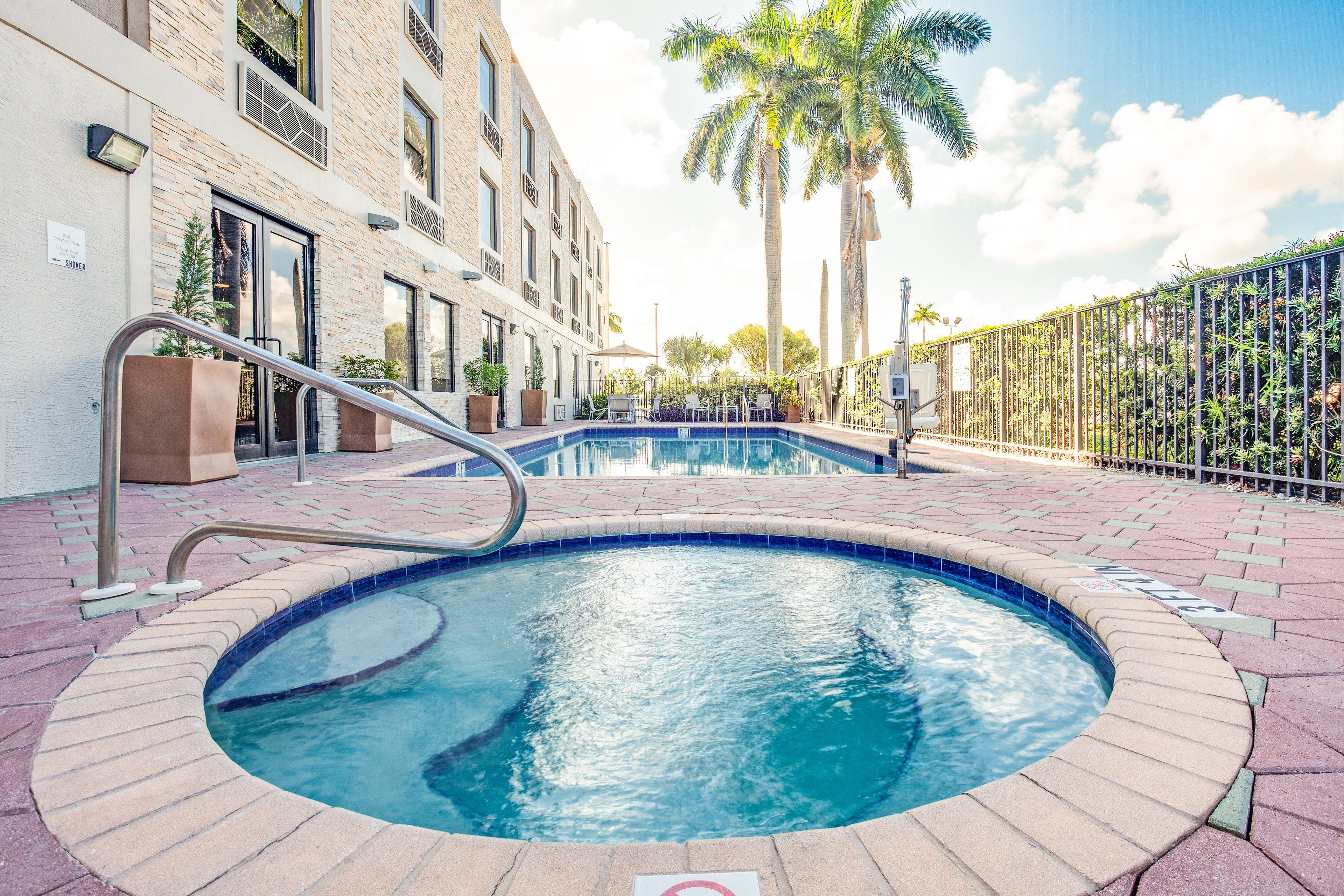 Holiday Inn Express Hotel & Suites Clewiston By Ihg Bagian luar foto