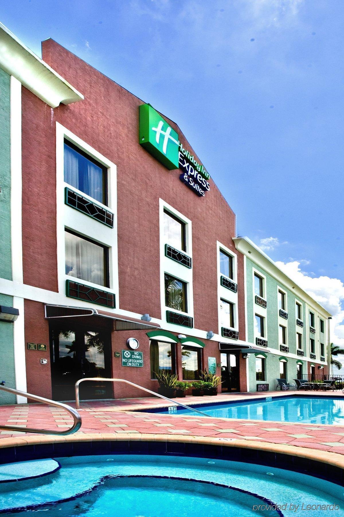Holiday Inn Express Hotel & Suites Clewiston By Ihg Bagian luar foto